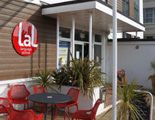 ‘학업 + 숙소’ 패키지로 선택하면 <br>할인 혜택이 2배